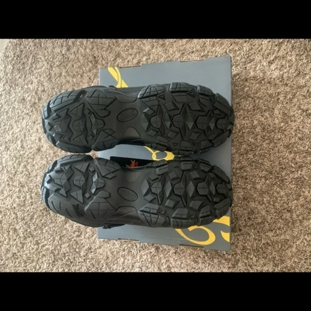 NWT Mens Thorogood Crosstrex Mid Waterproof Composite Toed Black Boots Sz 11.5 W
